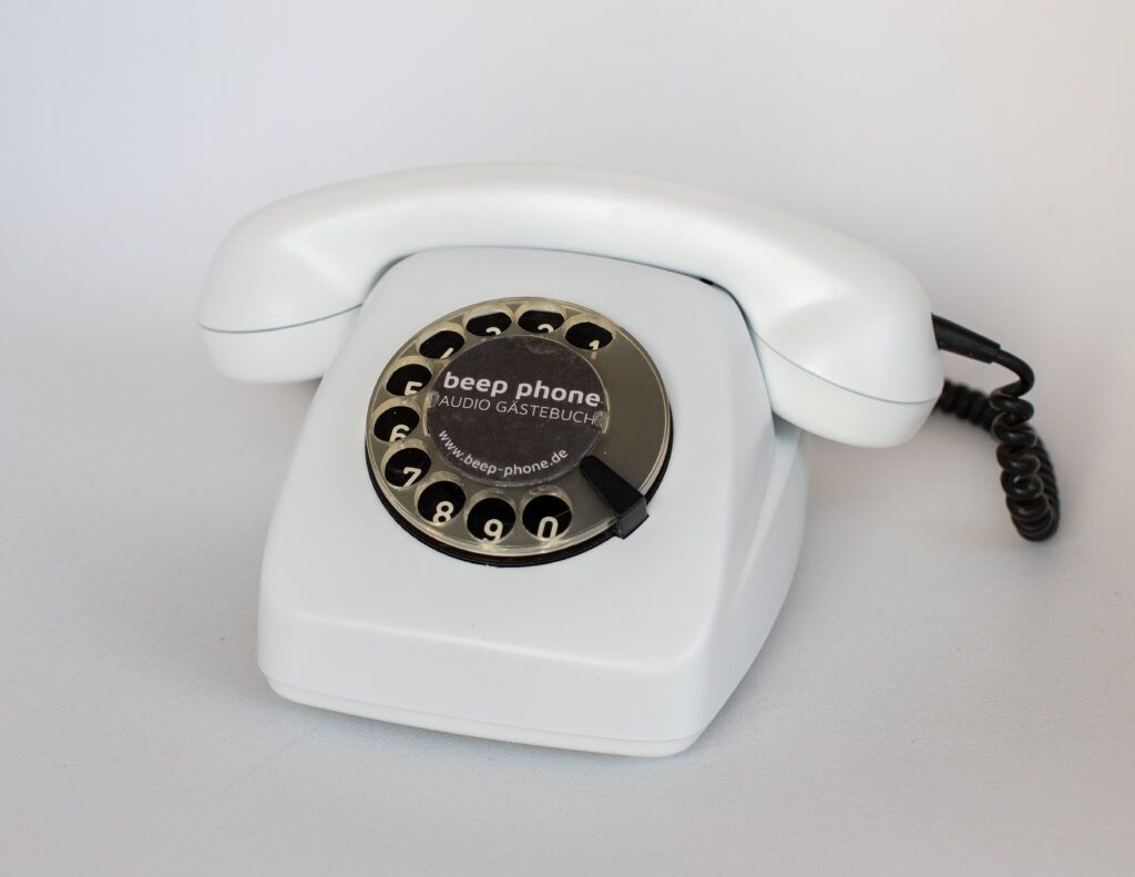 Beep Phone Audio-Gästebuch in Weiß