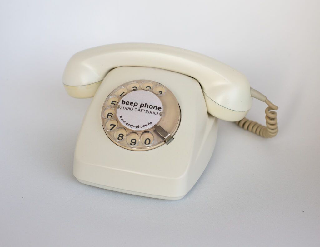 Beep Phone Audio-Gästebuch in Creme