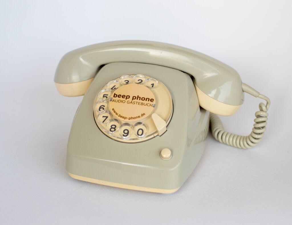 Beep Phone Audio-Gästebuch in Beige